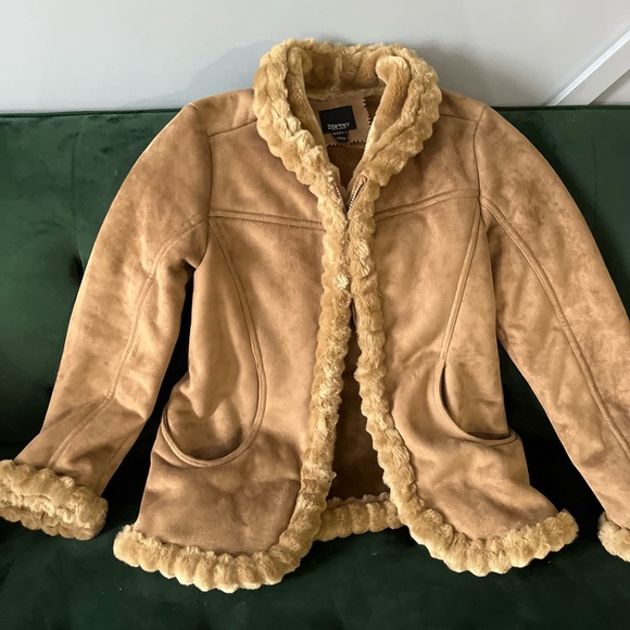 Esprit - Picture 5 of 5